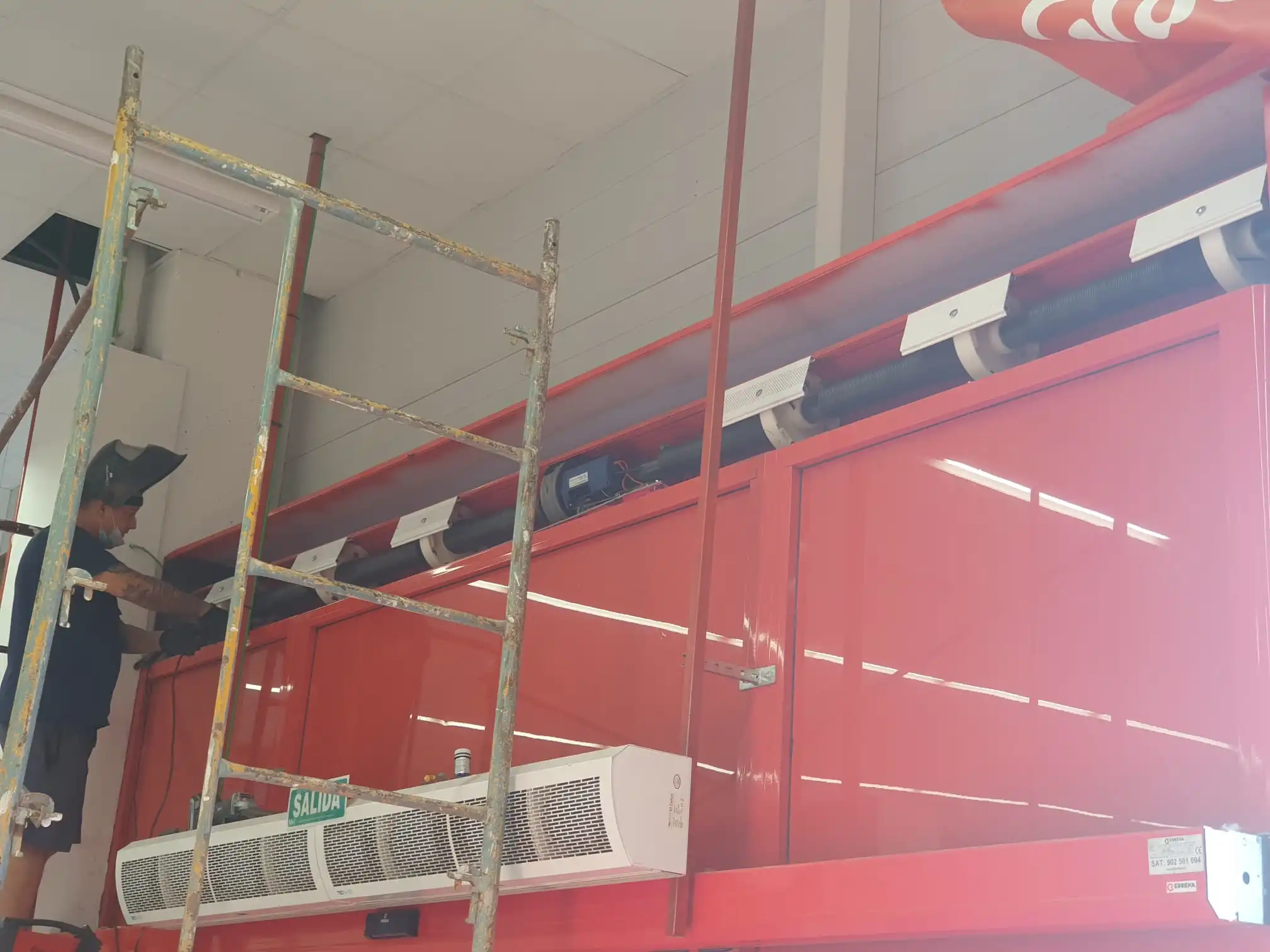 Empresa de reparacion de persianas metalicas en Alaquas Motorización de persianas de comercio en Alaquas